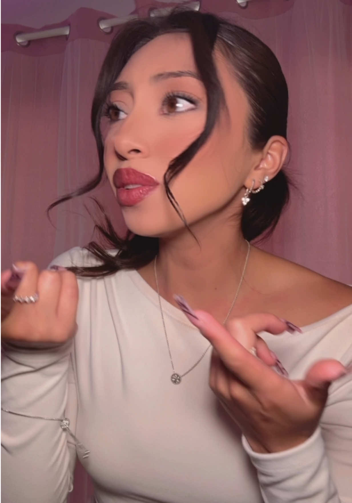 @samnicolelopez