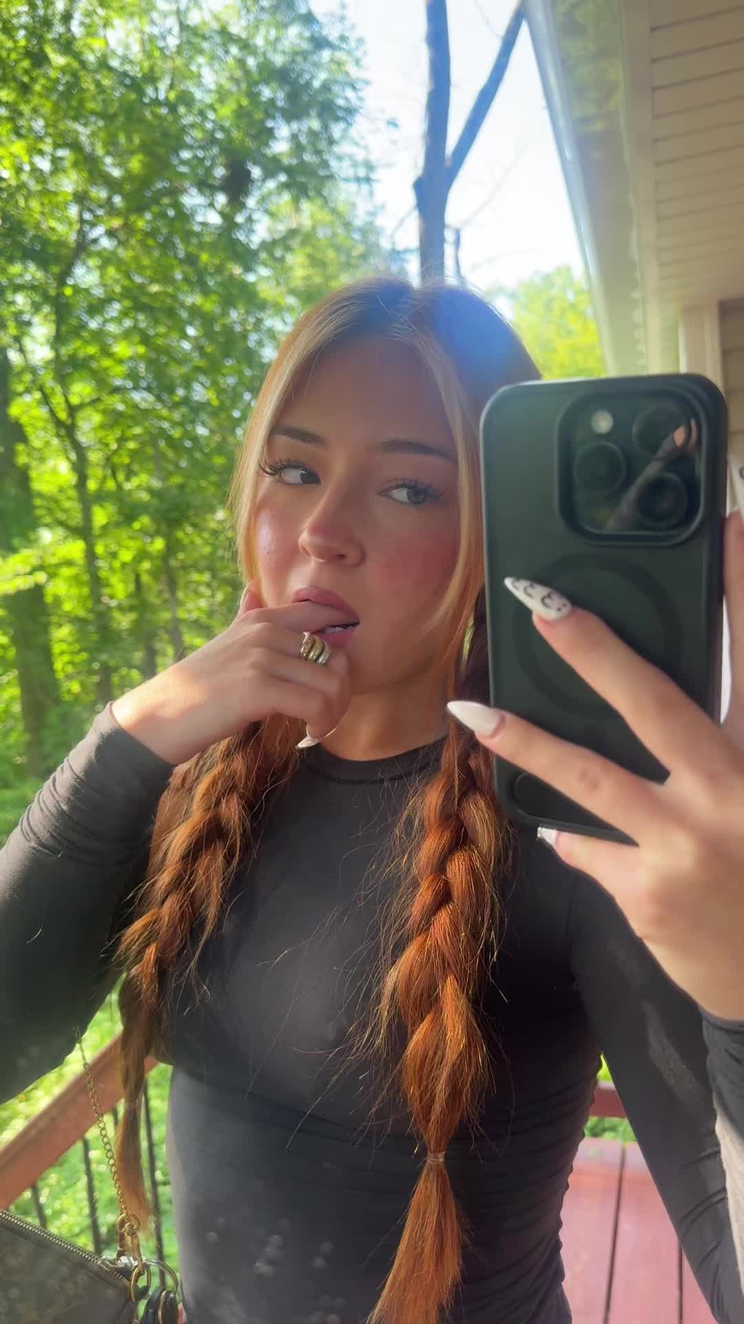 @livviesheaa