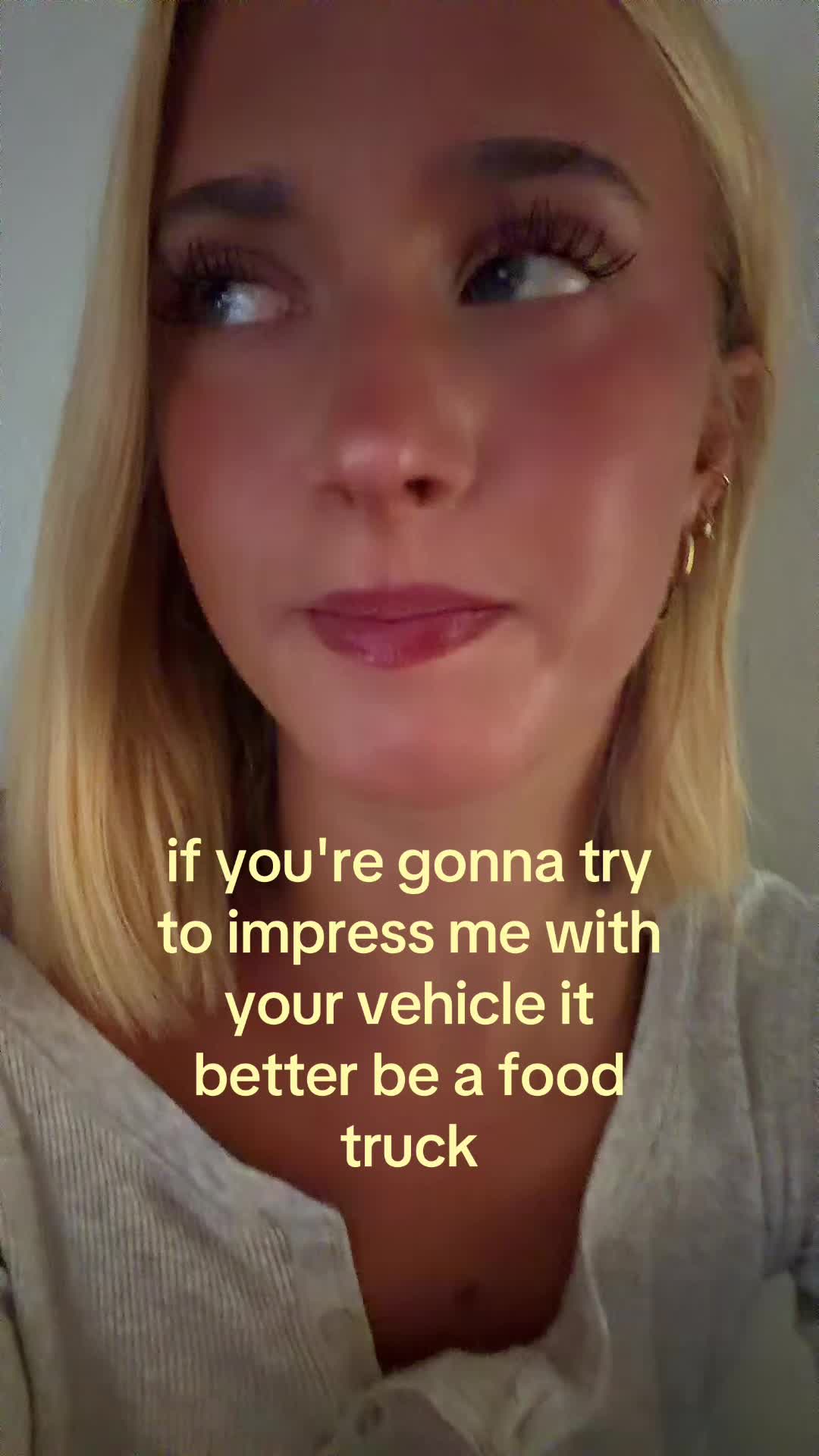 @theelliebarker