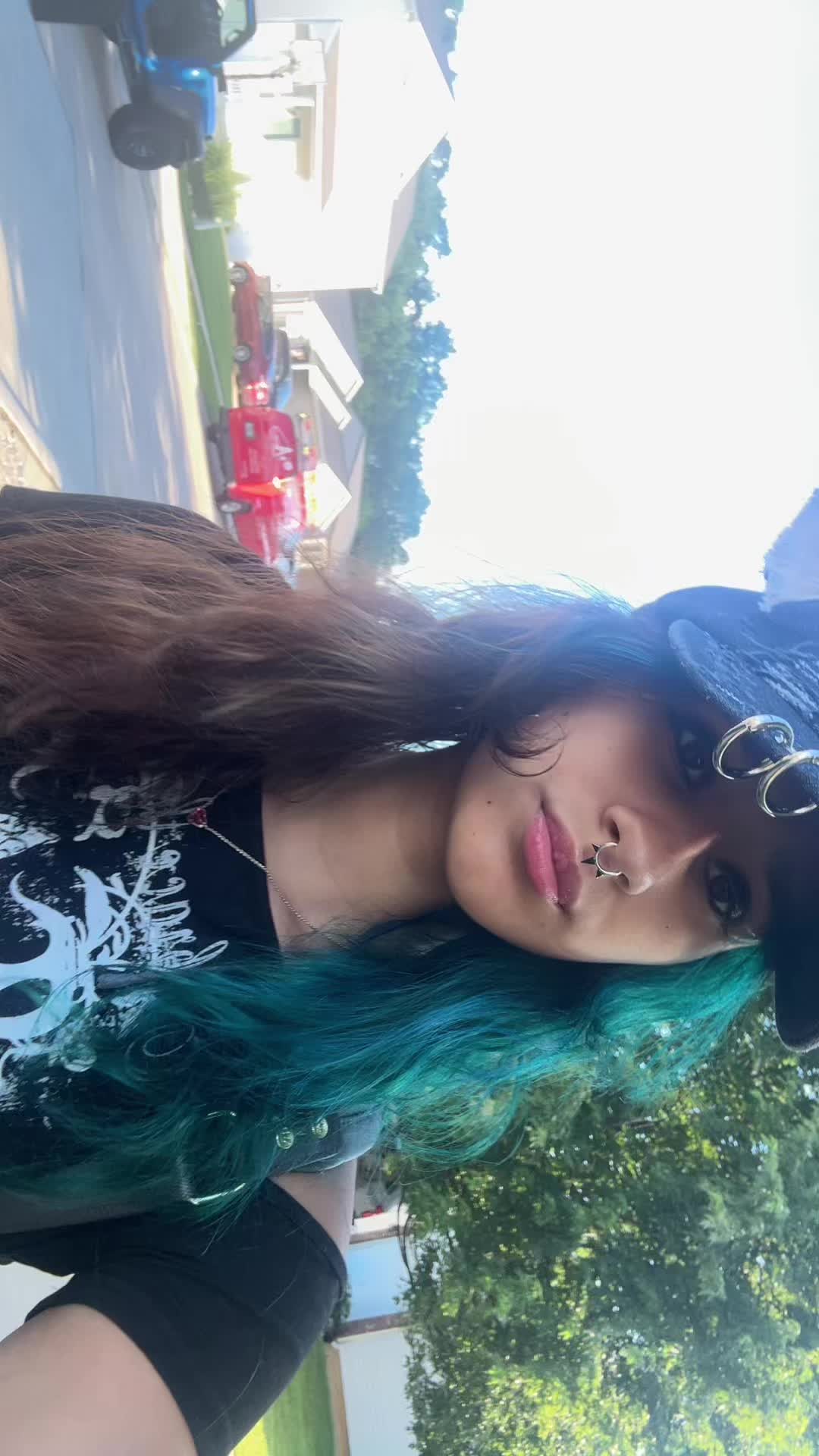 @Kitty >^•^<