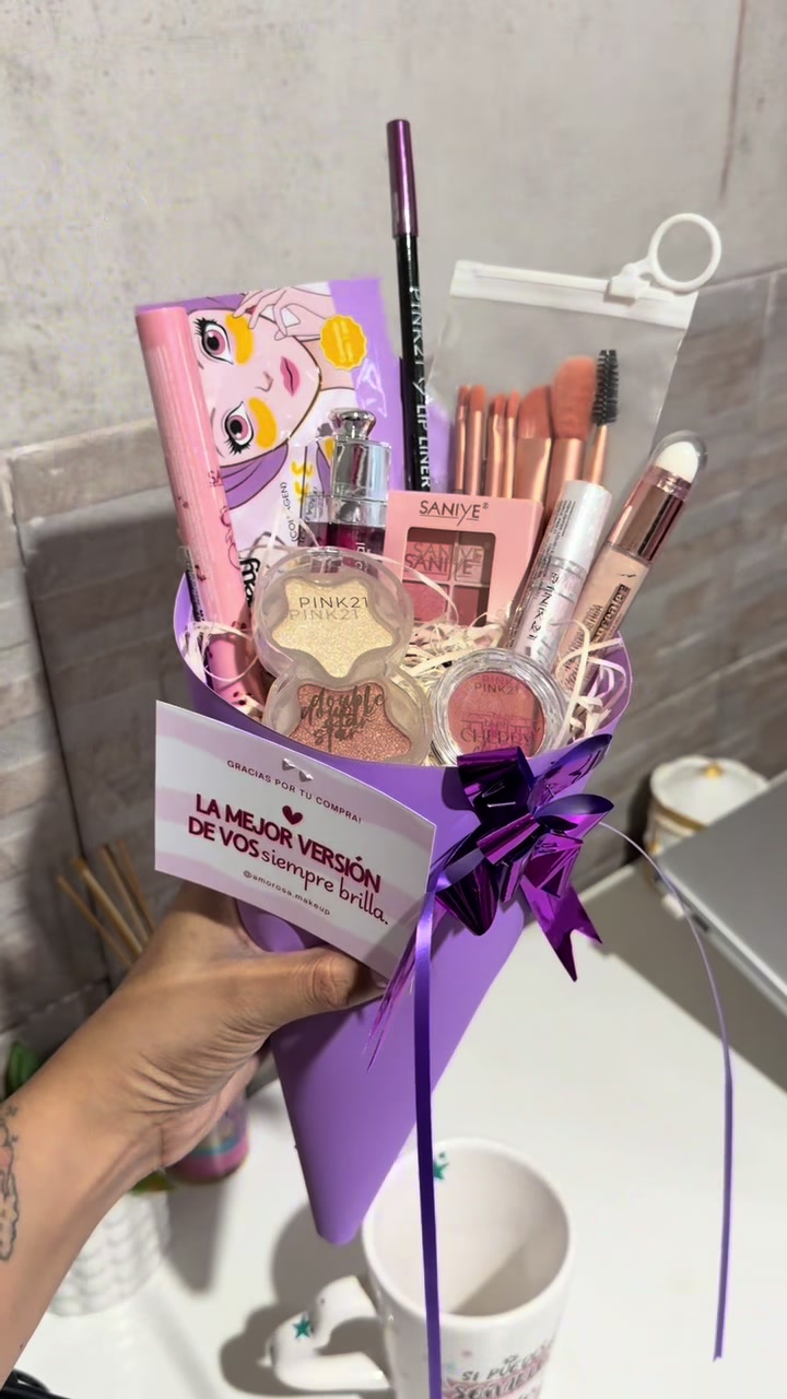 @Amorosa Makeup