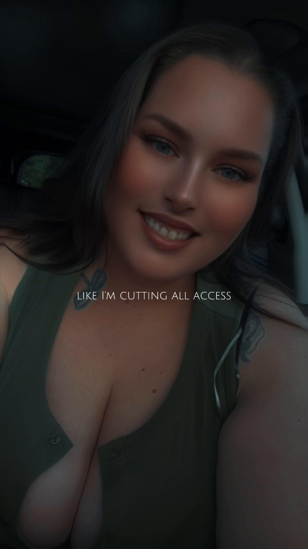 @AshleyLanae