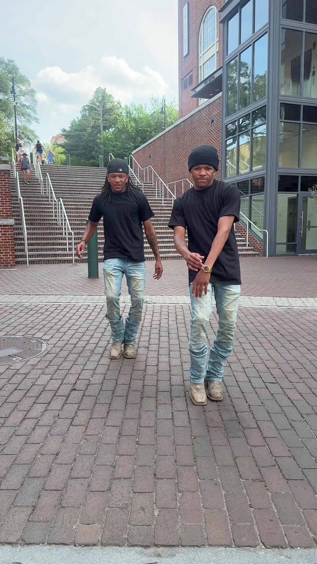 @Ghettotwins_