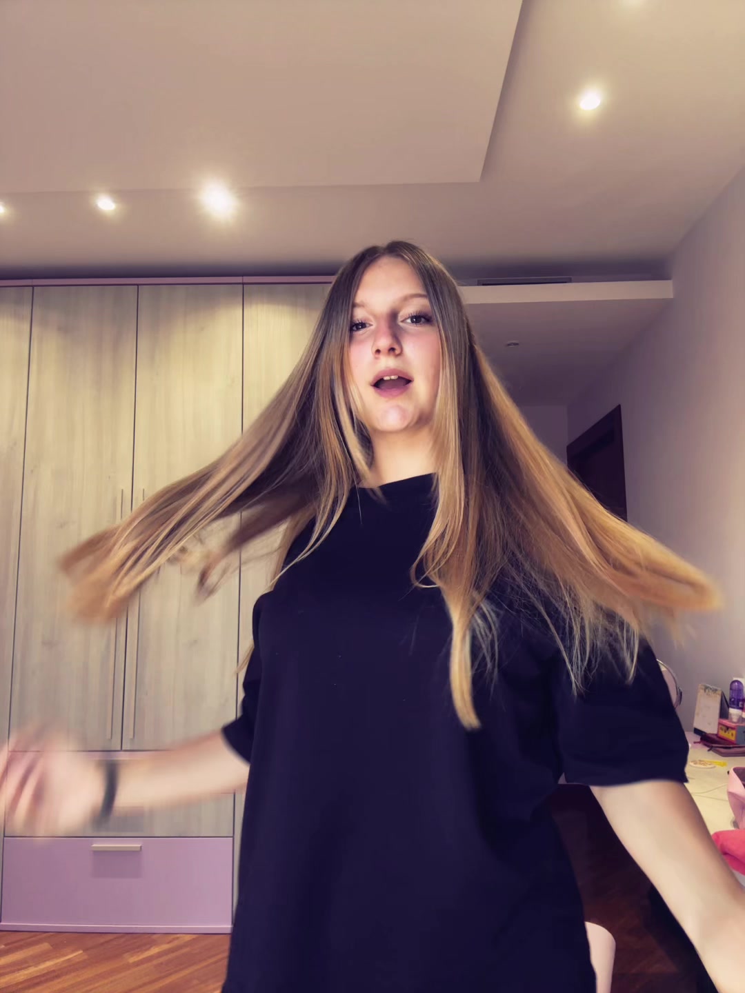 @𝟐𝟐
