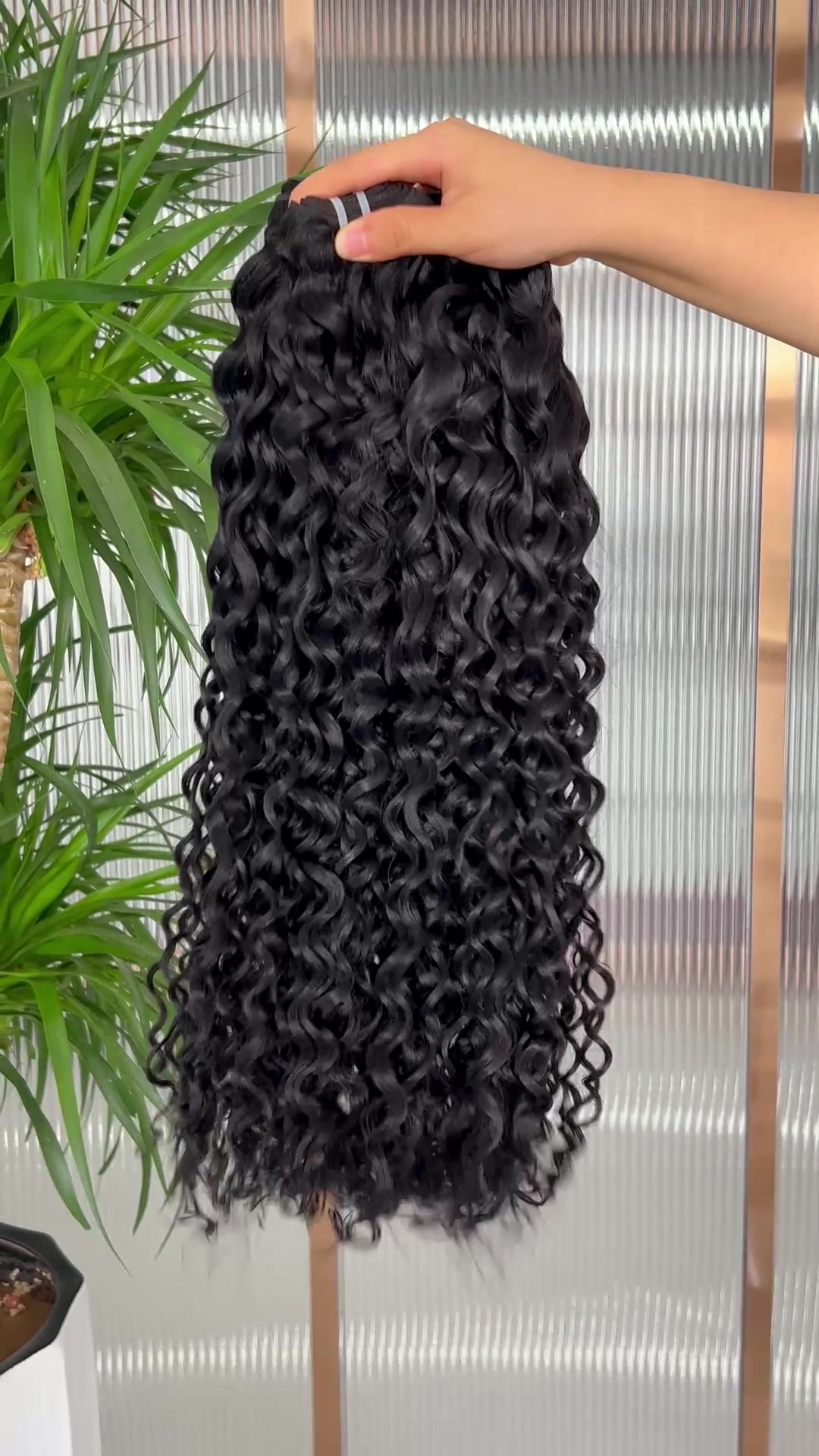 @uwigs hair