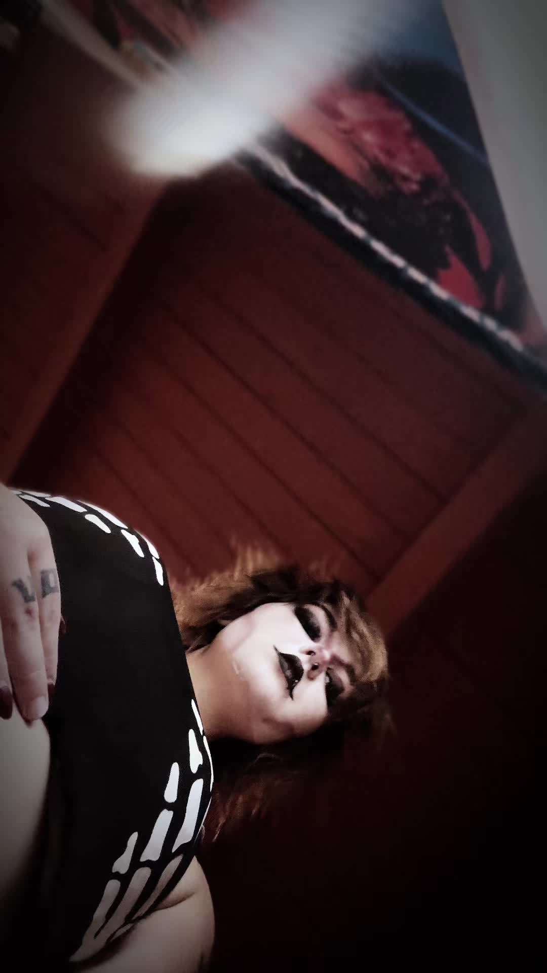 @Goth_mommy420