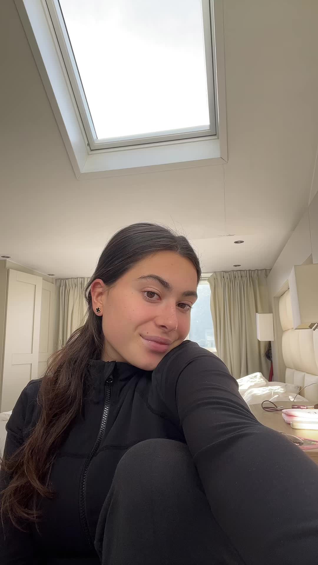 @Isabella k