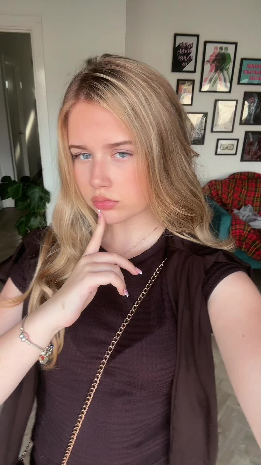 @isabellaalliston