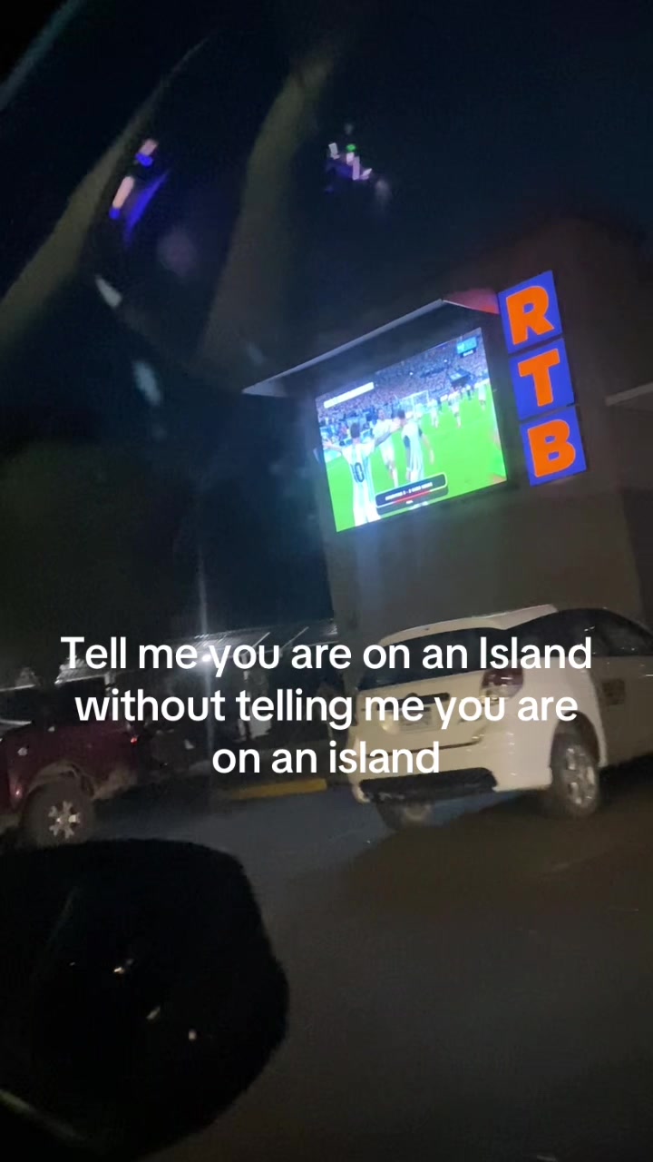 @M A R 🏝️