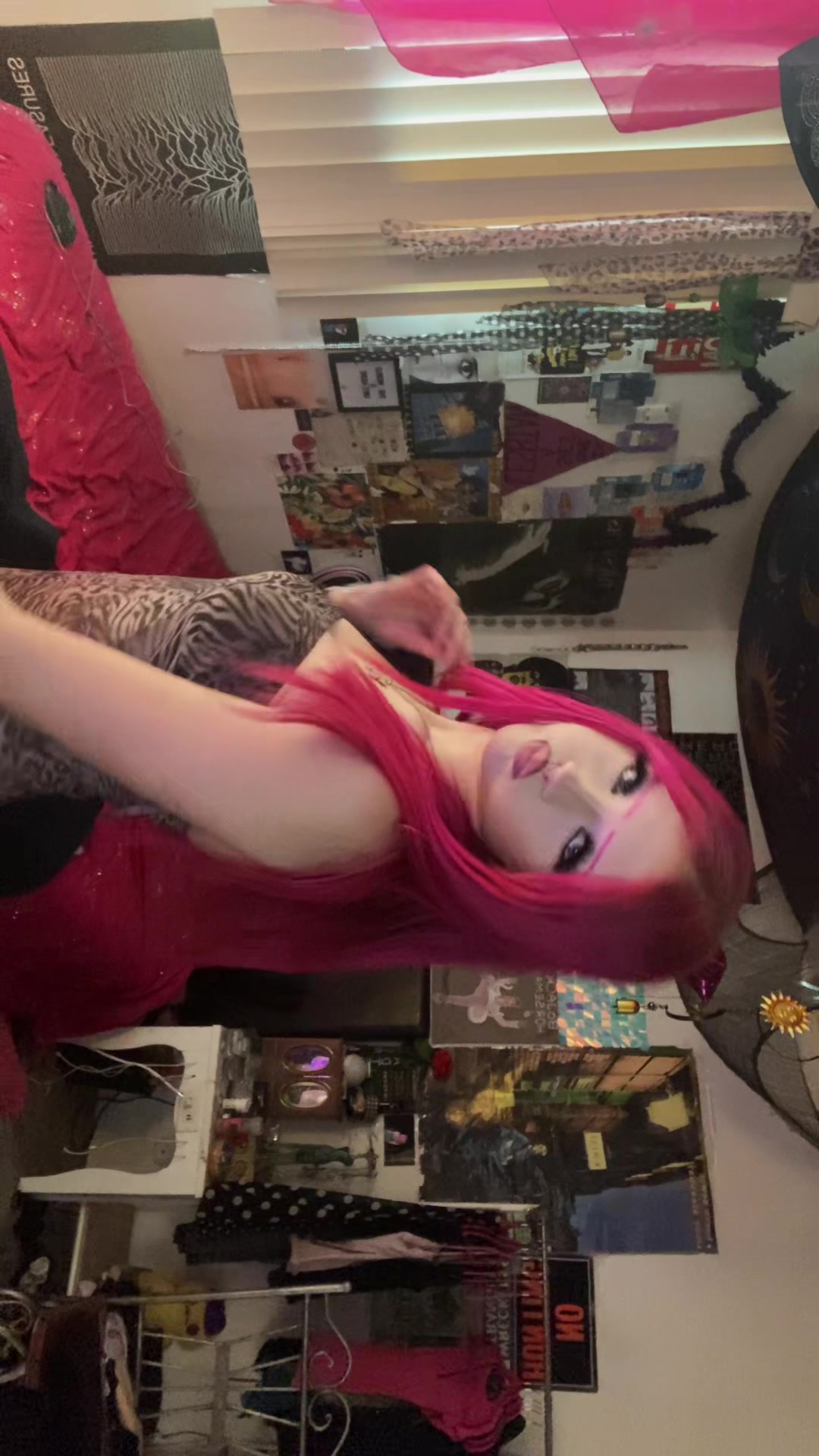 @iloveadriannelenker_