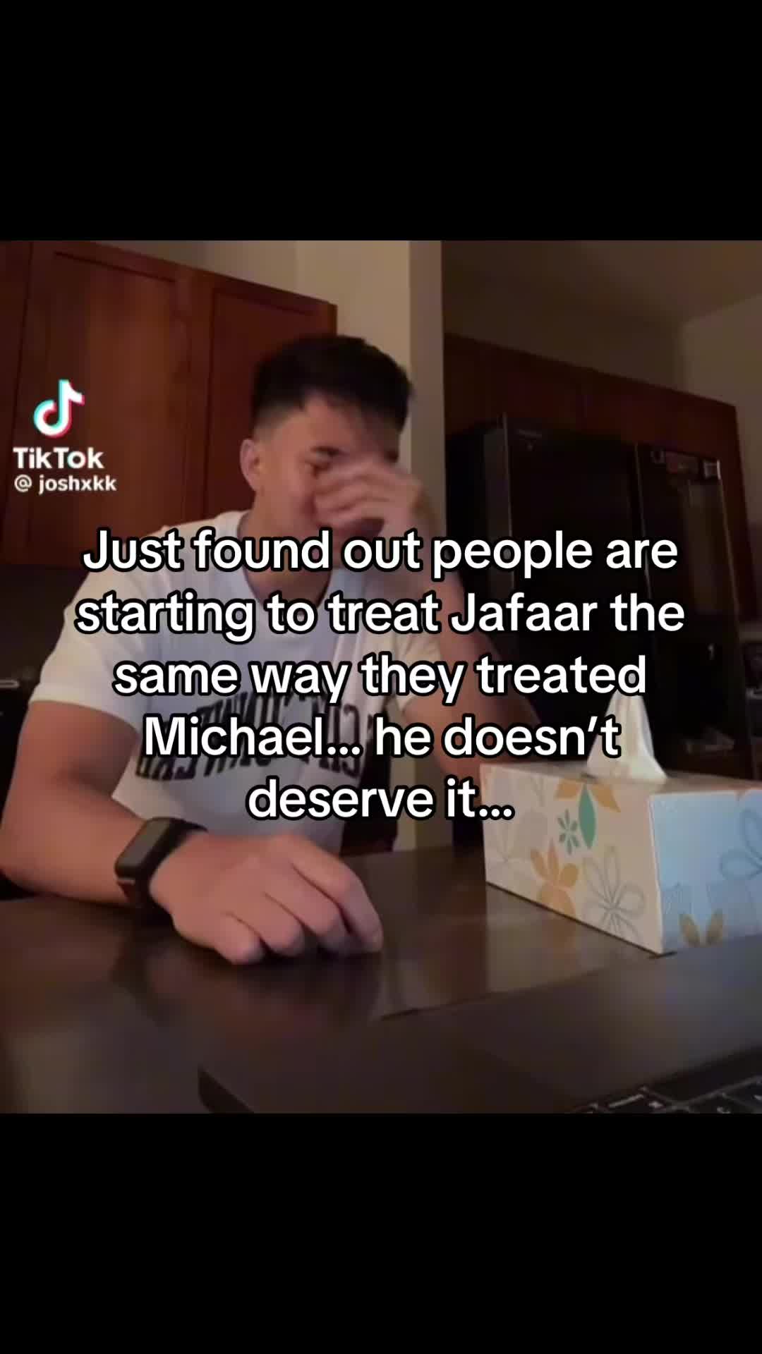 @⃟