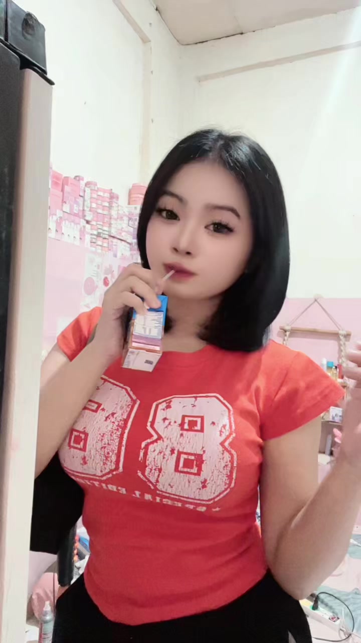 @adelyaa