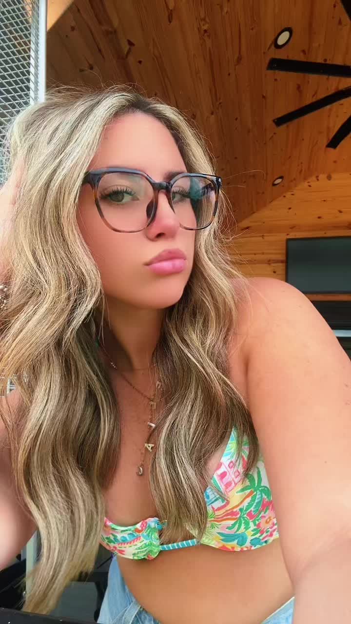@Ella 💛
