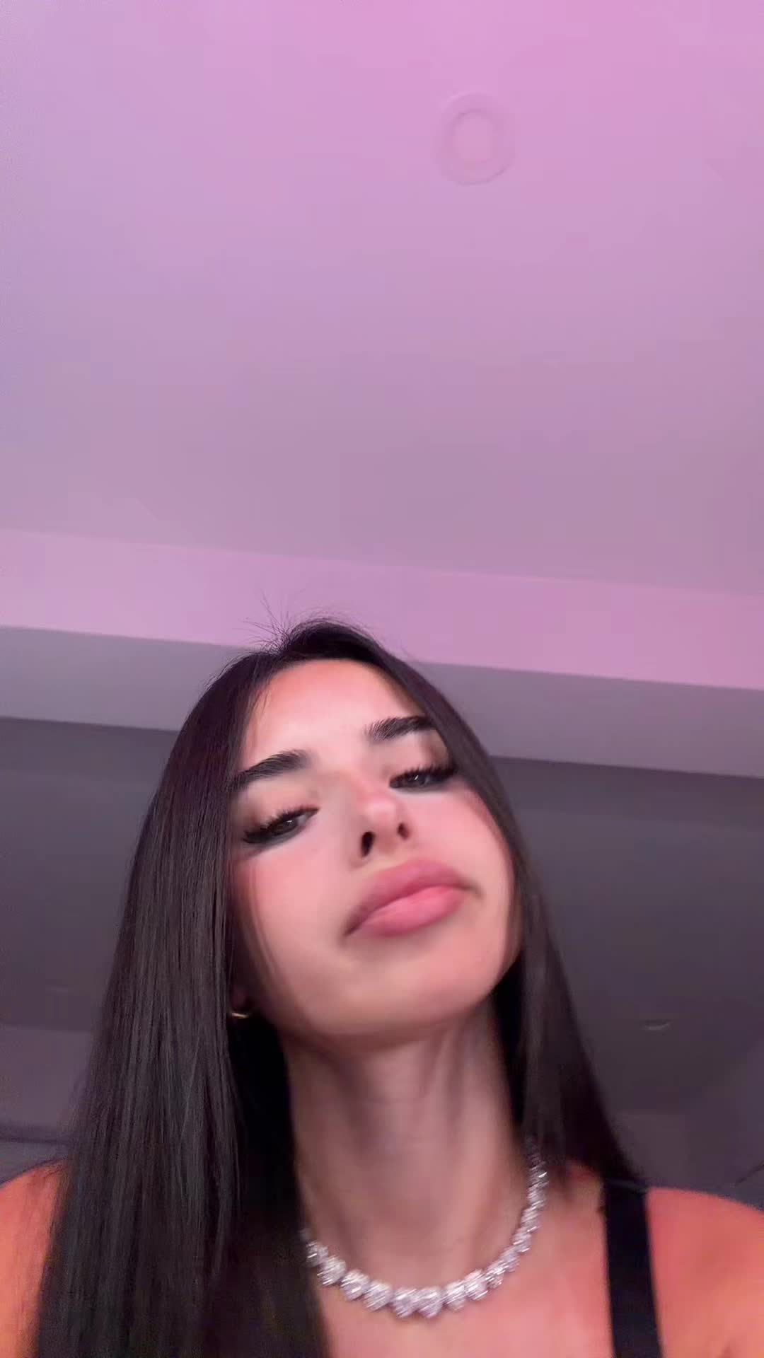@vickyguez