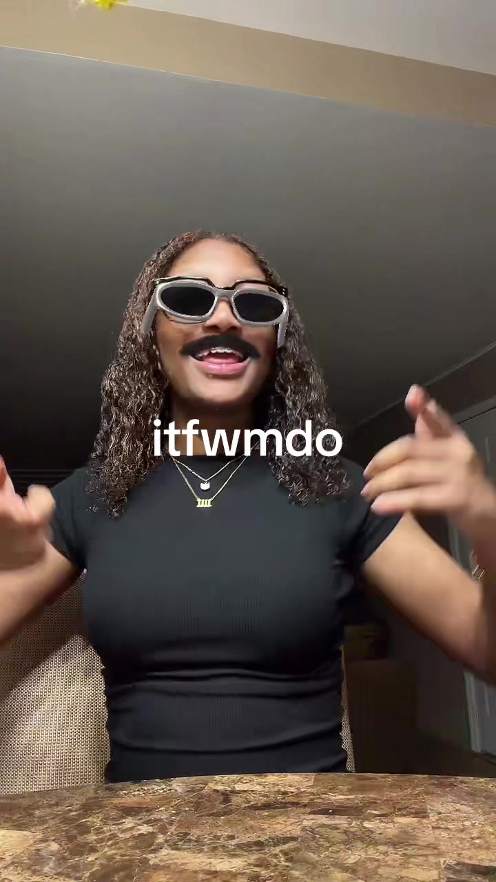 @livelaughllovemari