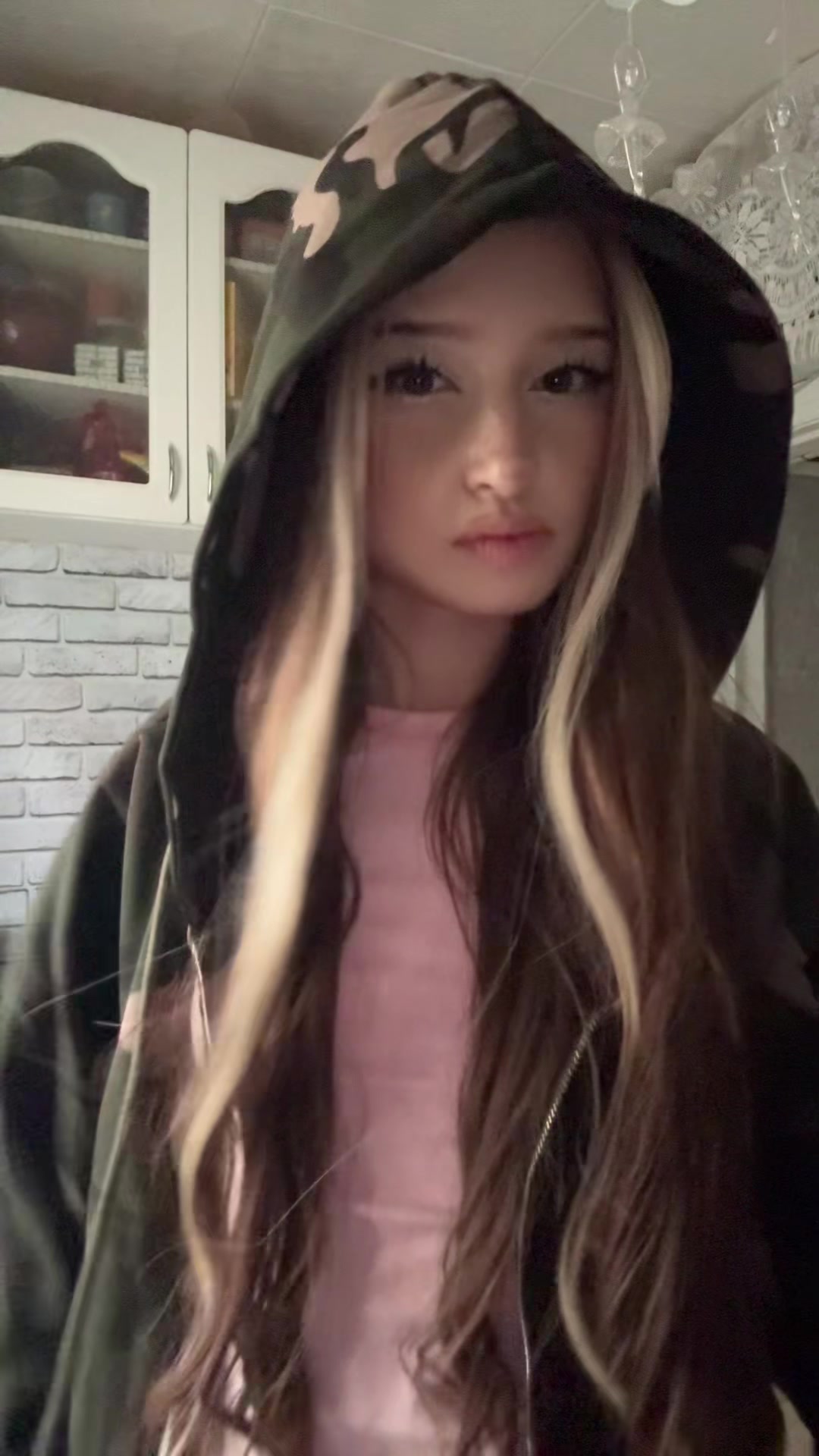 @Пчела