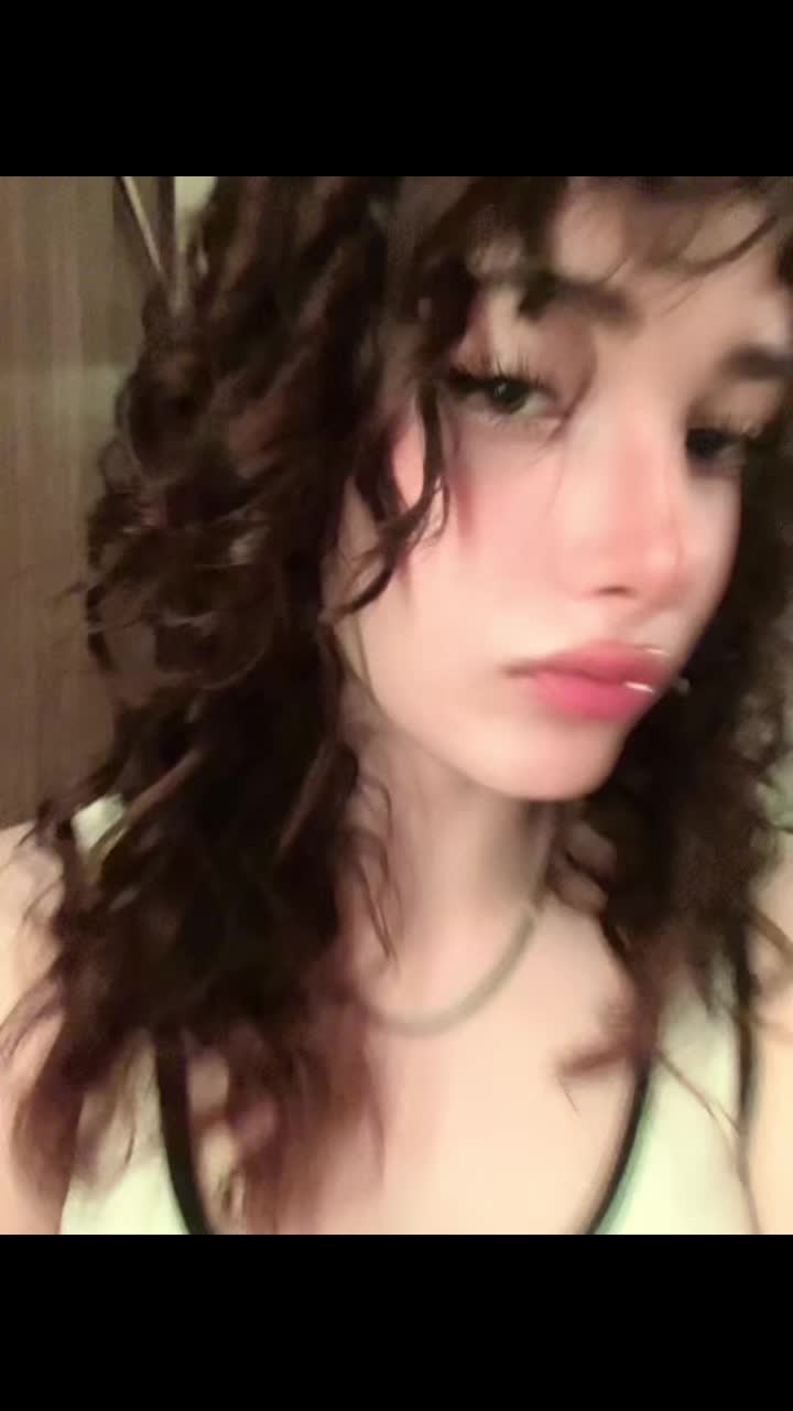 @𝓣𝓲𝓷𝓪(愛)
