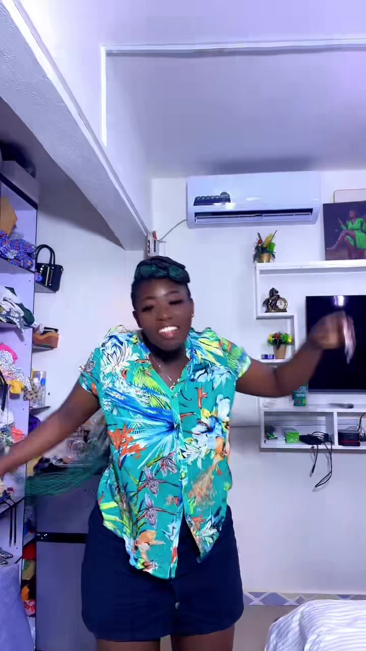 @Akua_Bhornrich💚
