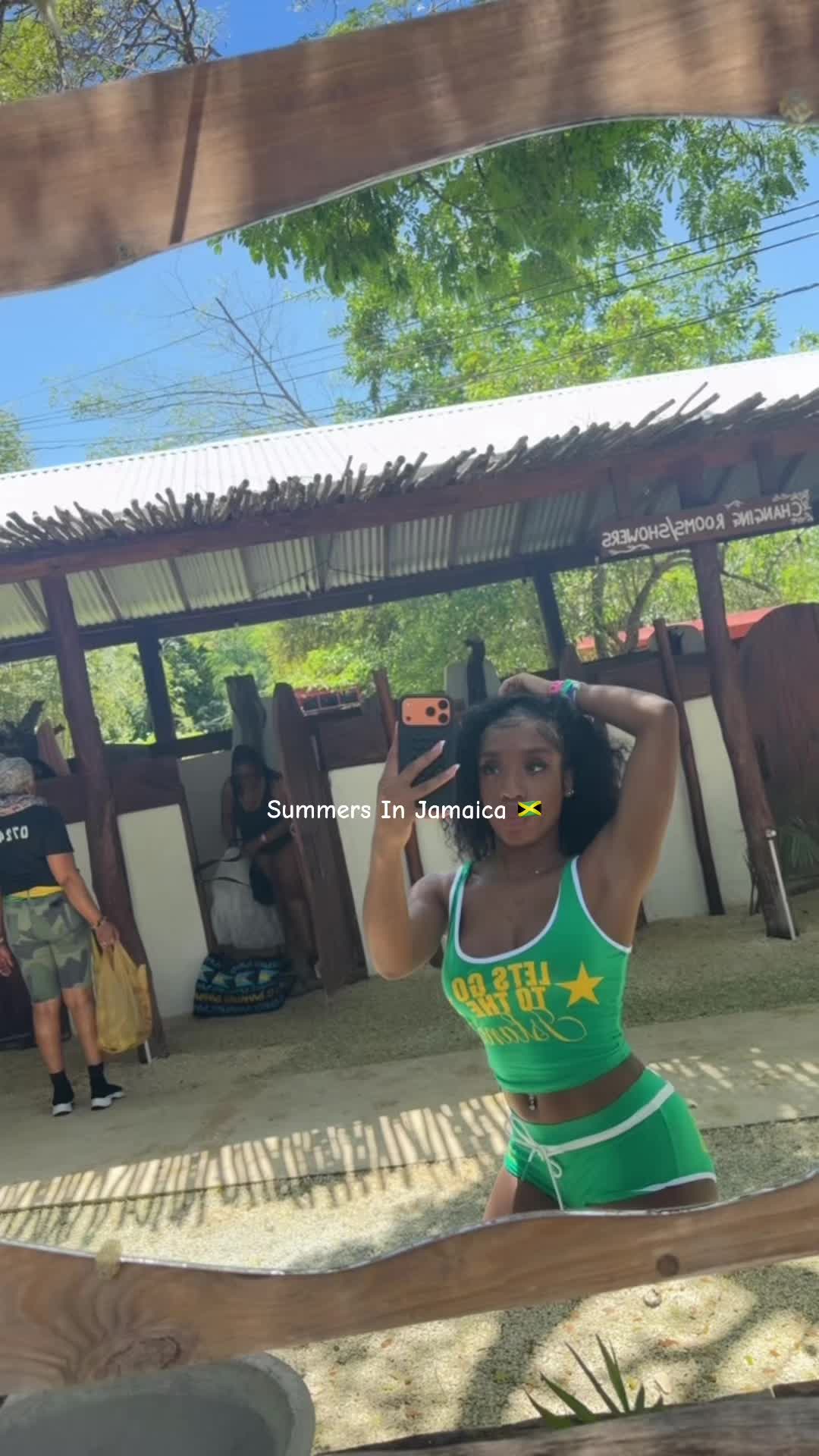 @riahnicole