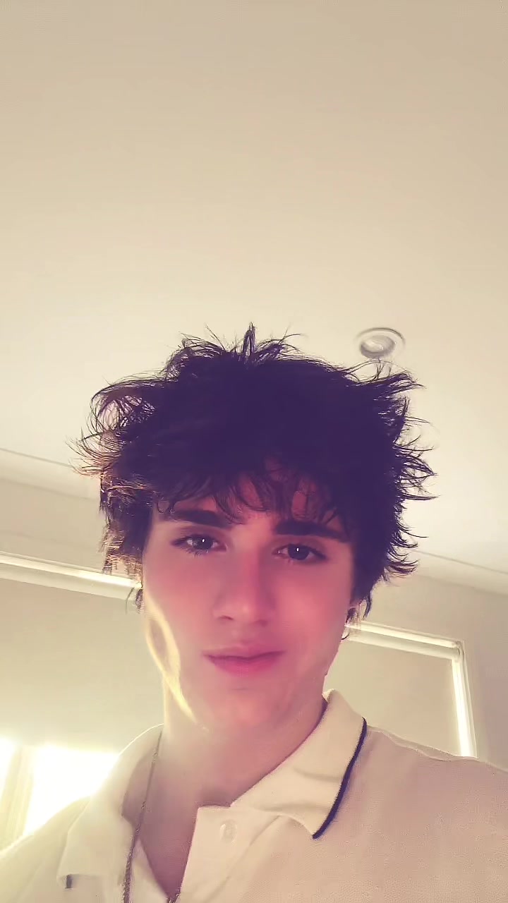 @KingMilan👅