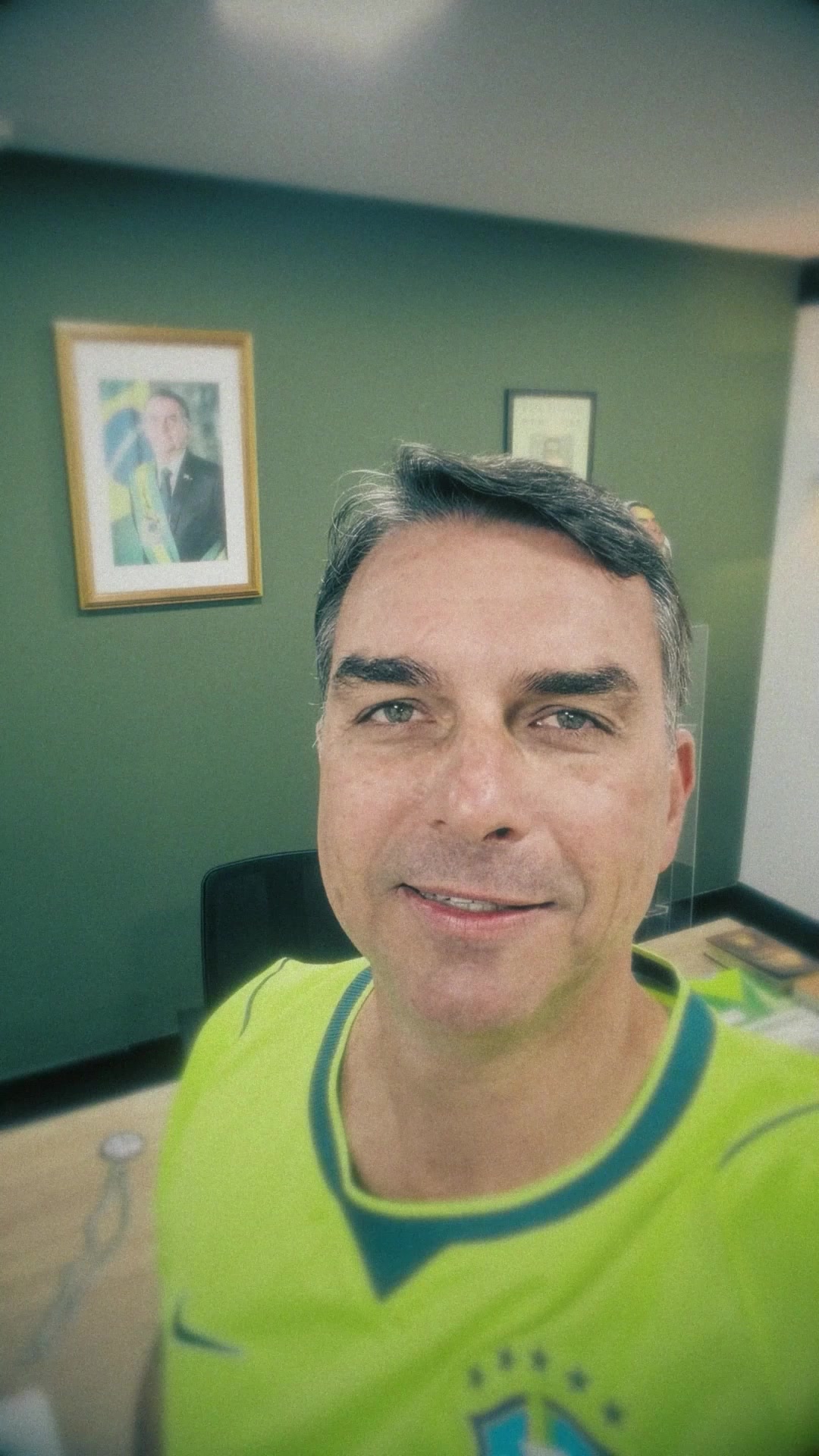 @Fl&aacute;vio Bolsonaro