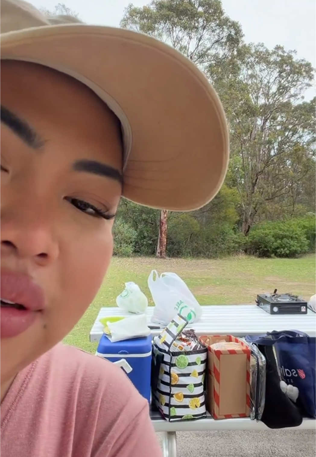 @ทีน่าร้อยโลมูจนได้จดทะเบียนออส