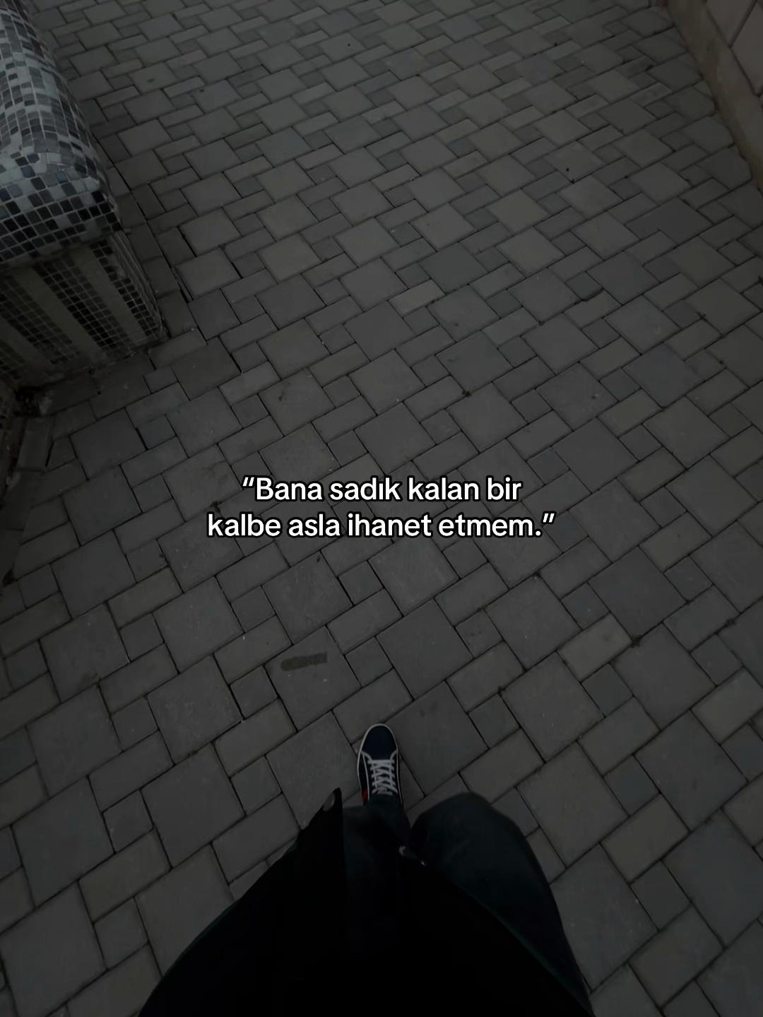 @𝓨.