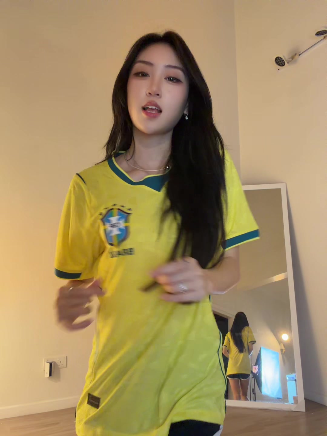 @容