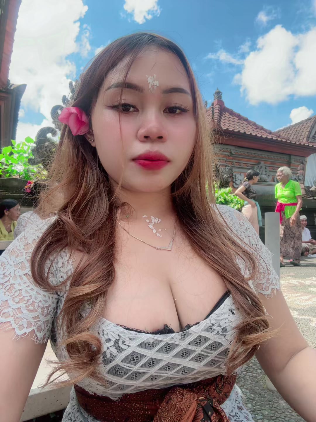 @Adeliskaaa.