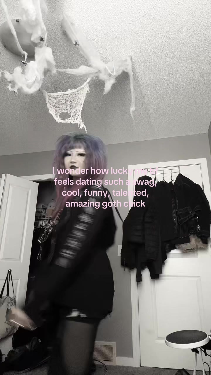 @lux🧟&zwj;♀️
