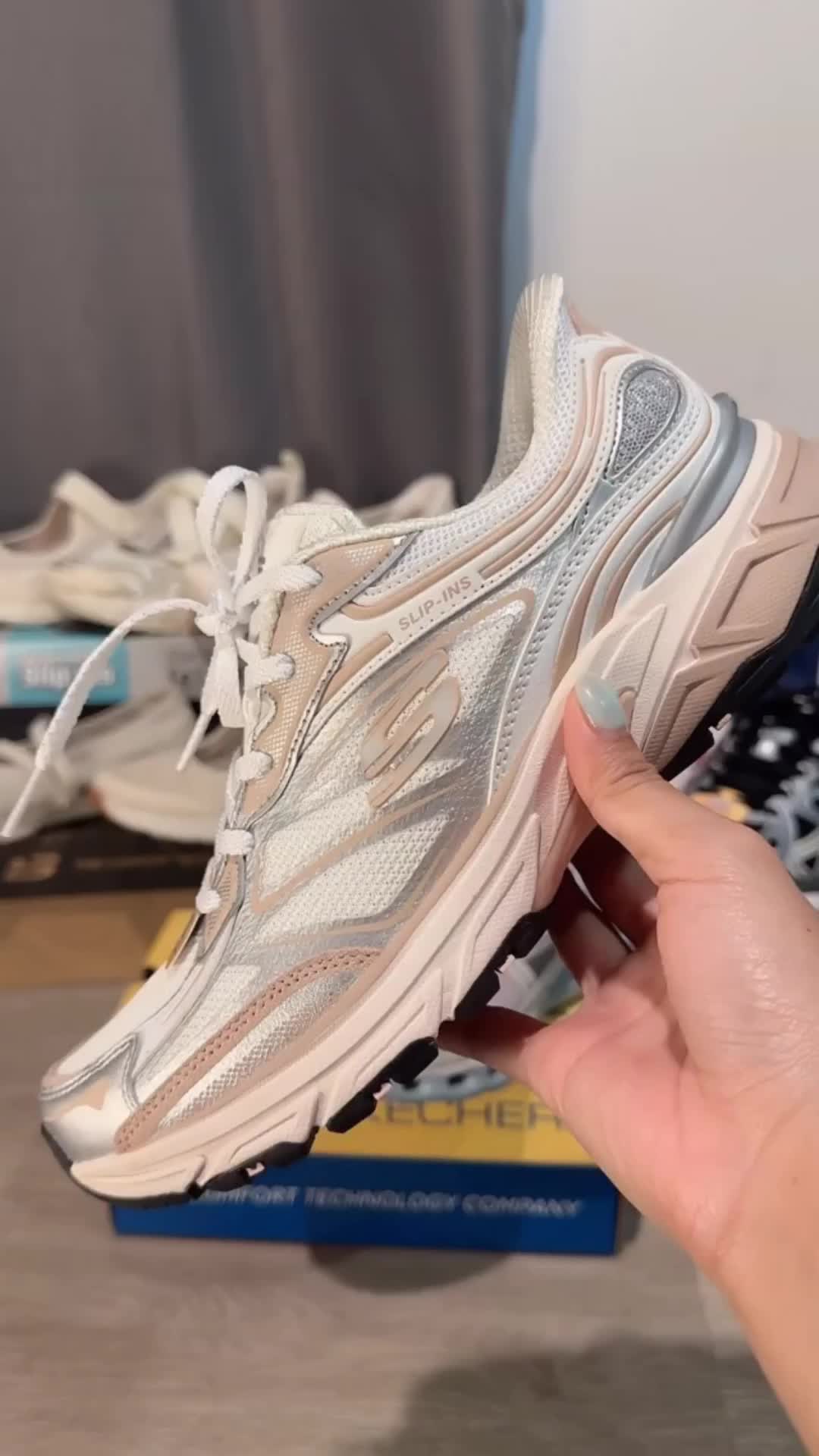 @K.S6titchSkechers