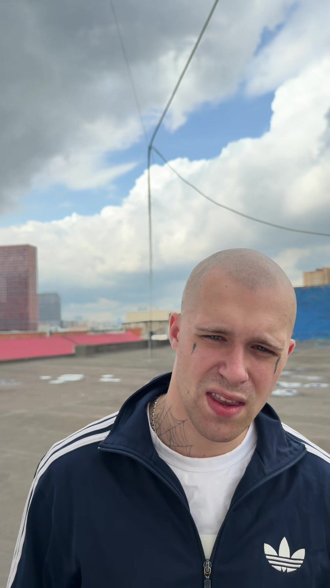 @миша из-за угла