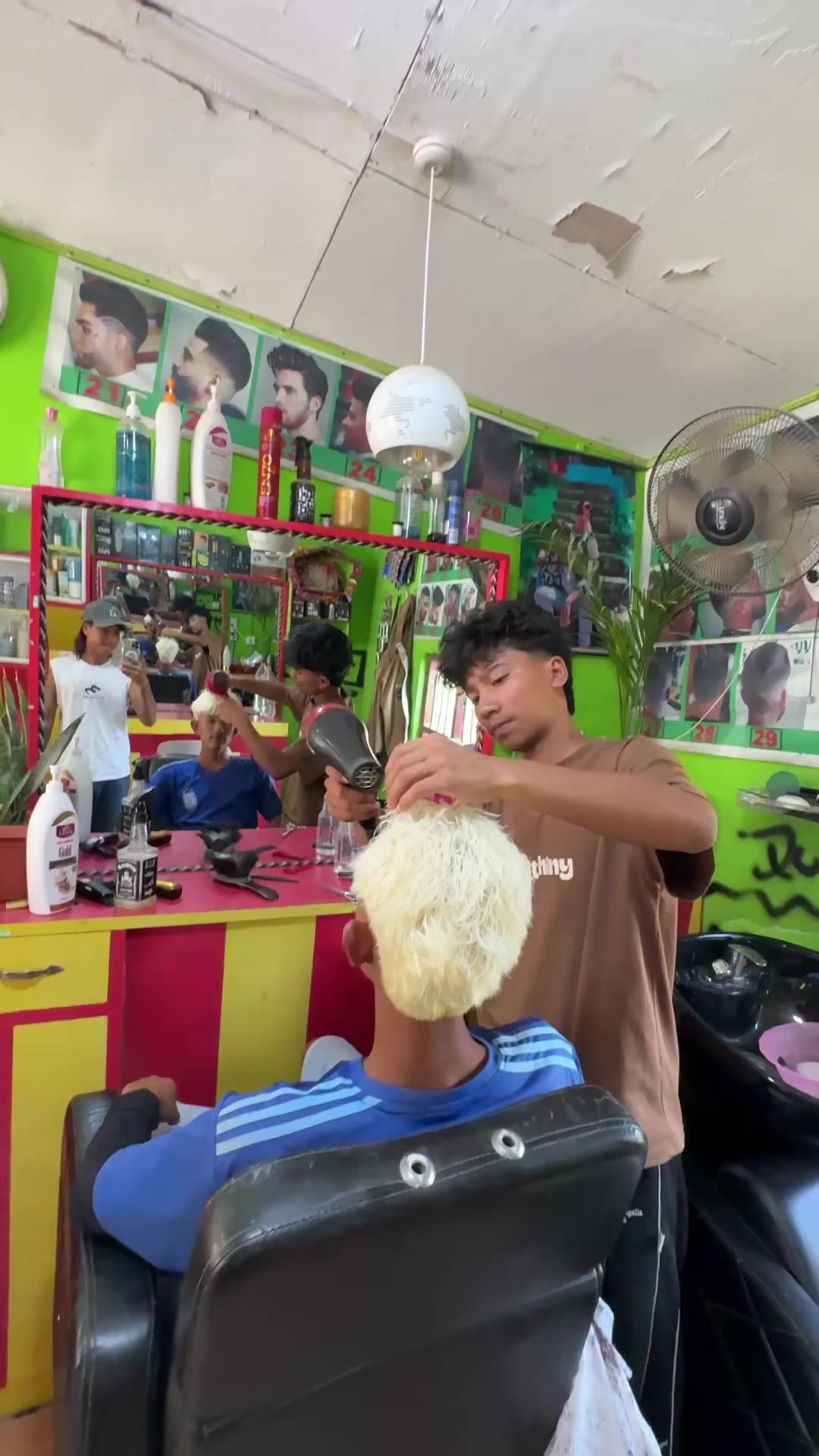 @gwaltar shyam vai hair cutting