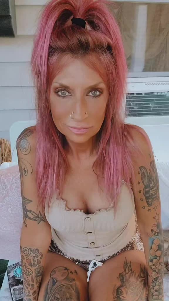 @Tatted_outdoorsy_vixen