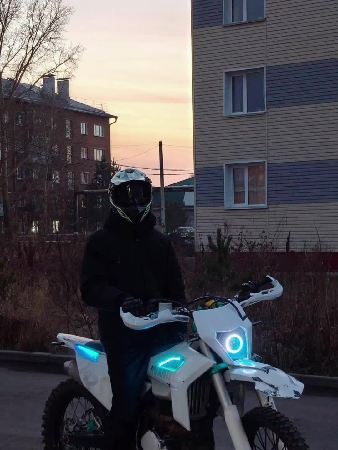 @AVANTIS TMT-TheMotoTeam