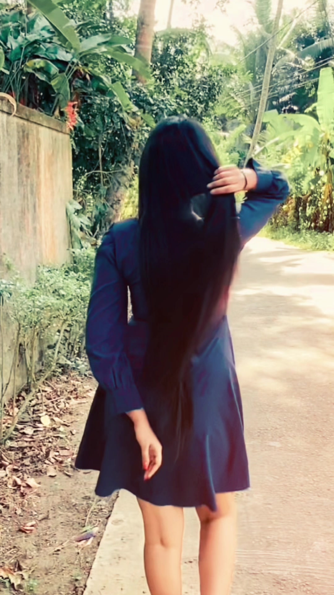 @:M A D H U 🍒