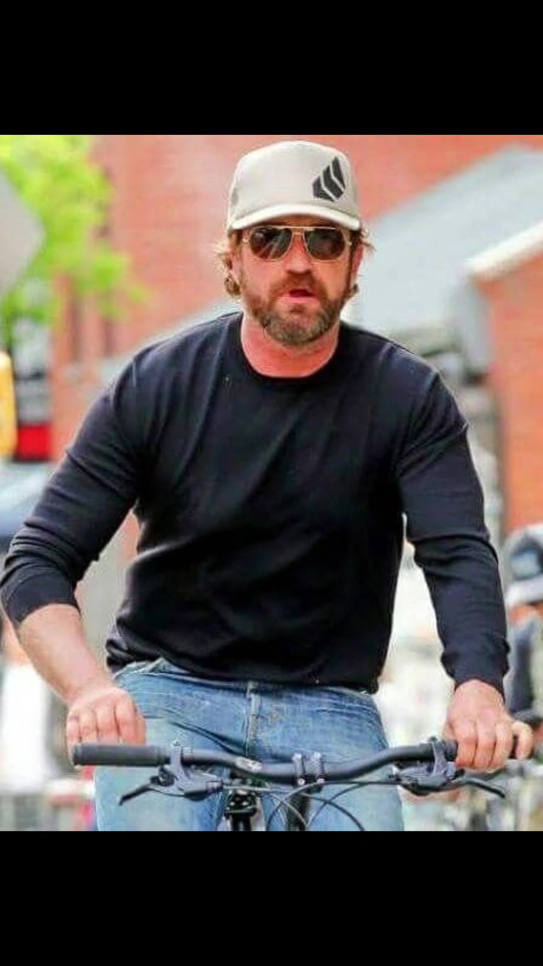 @Gerard Butler