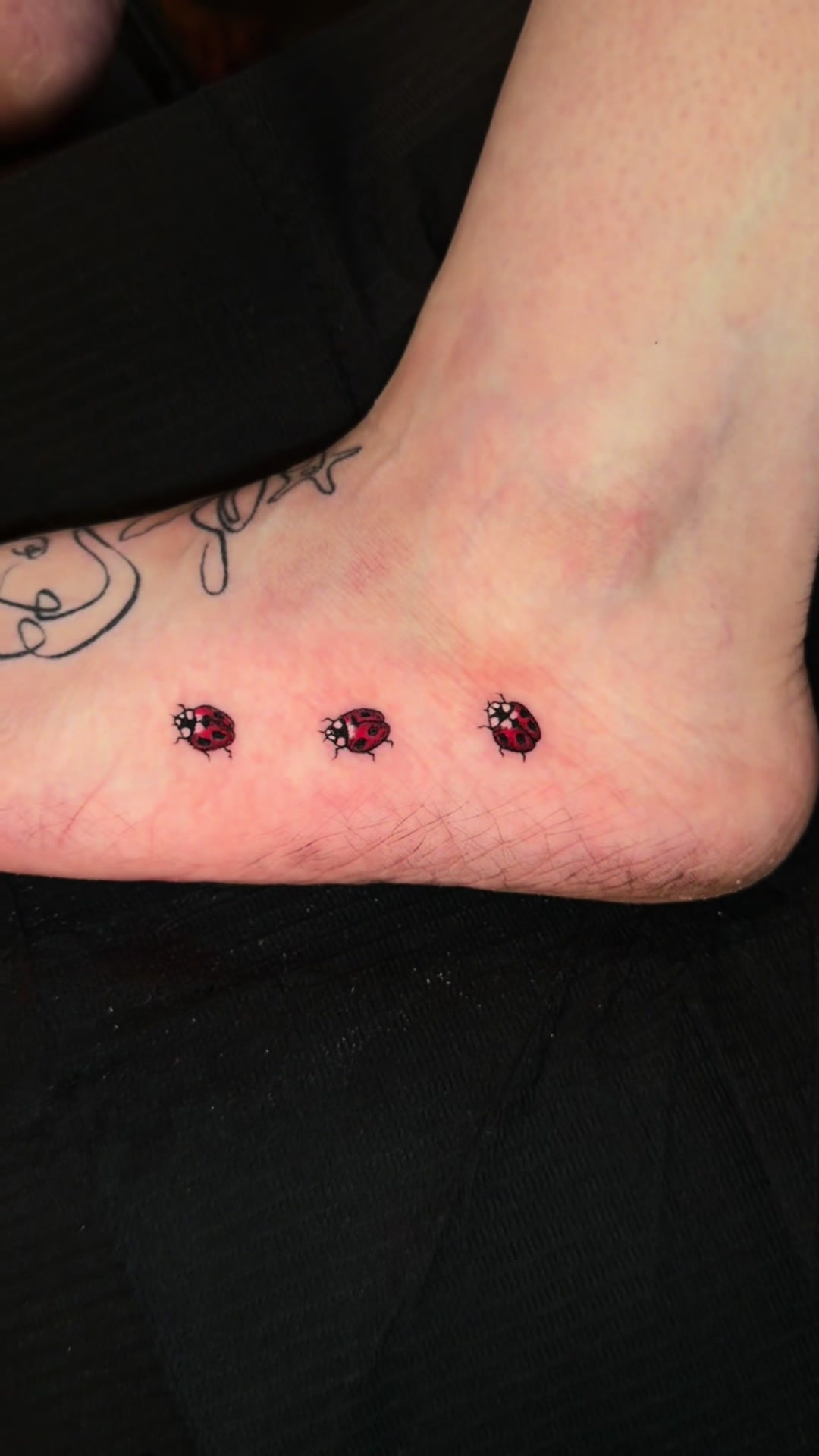 @fineline tattoo artist ❦