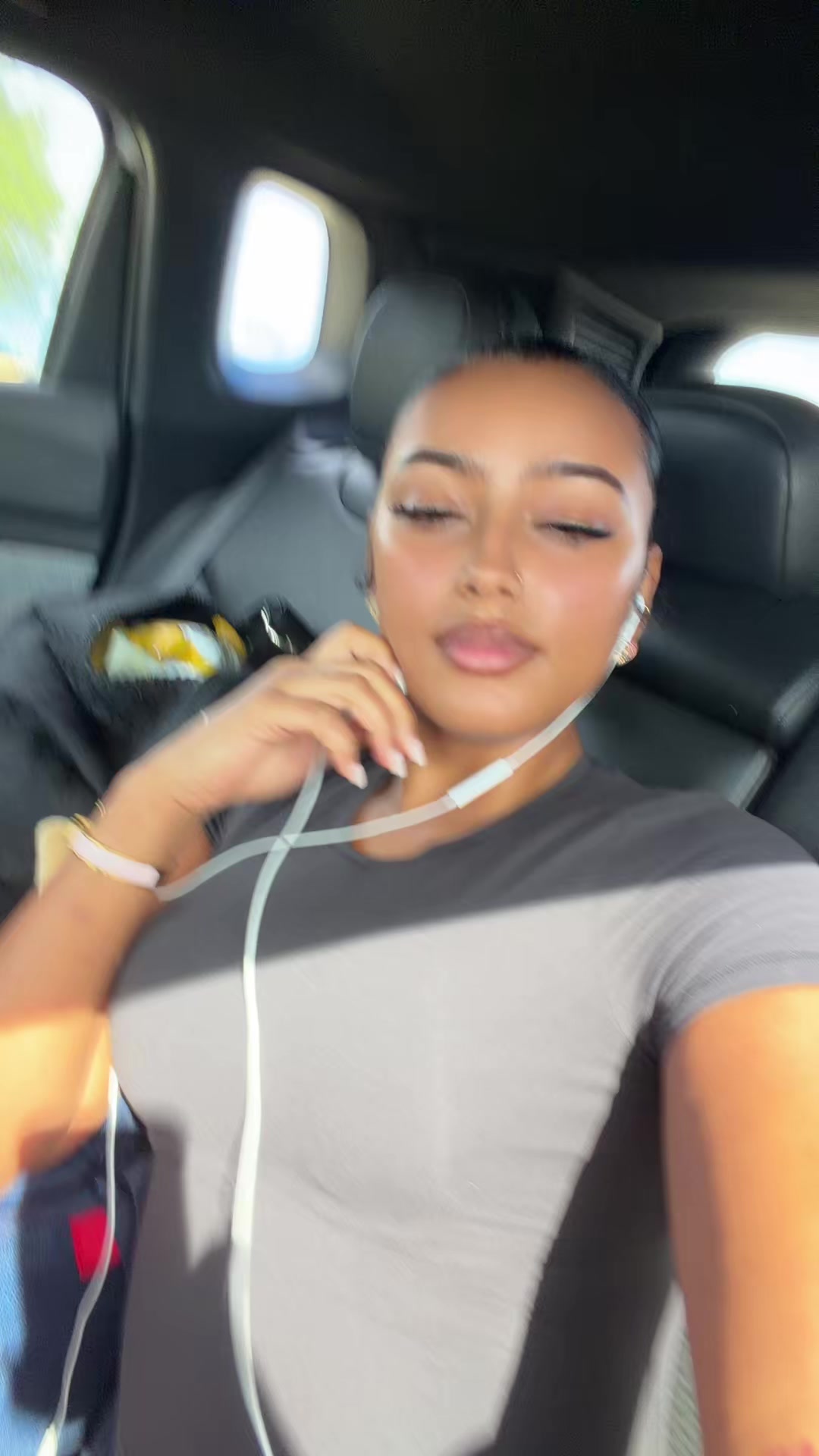 @peachesncream