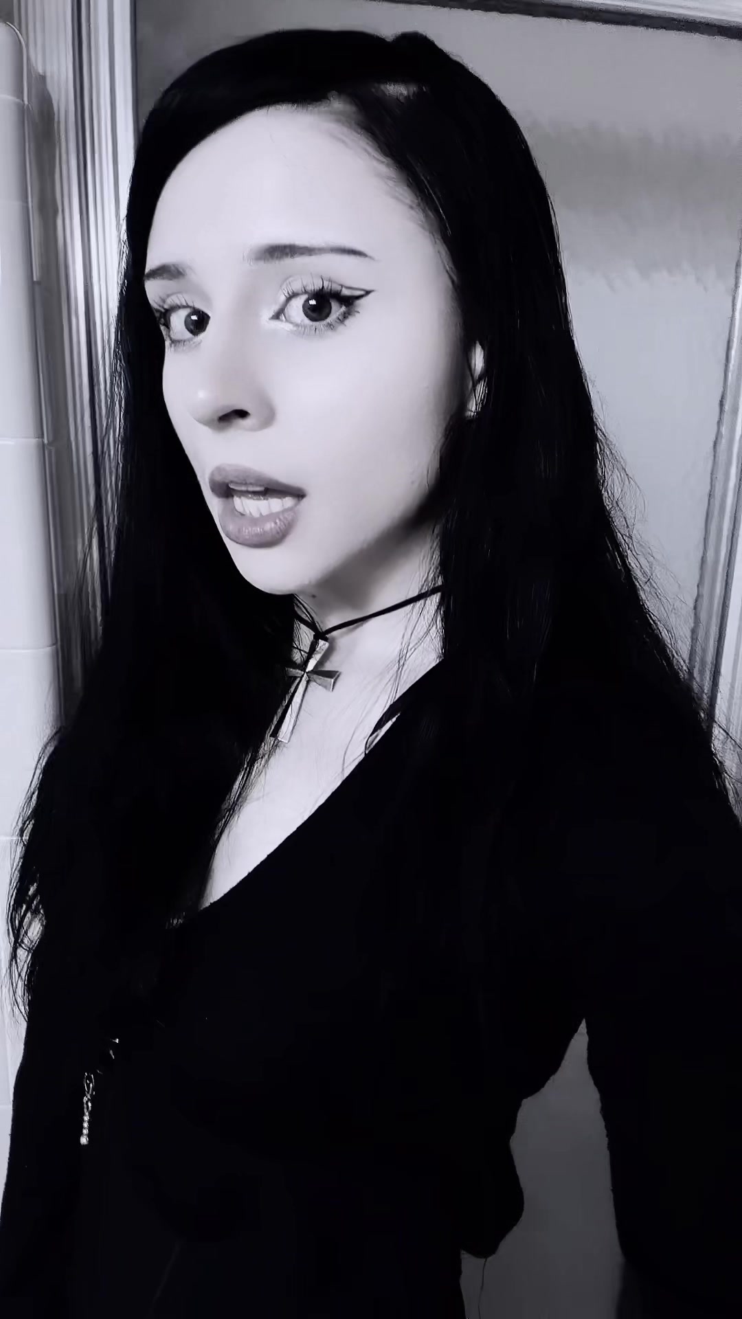 @✱