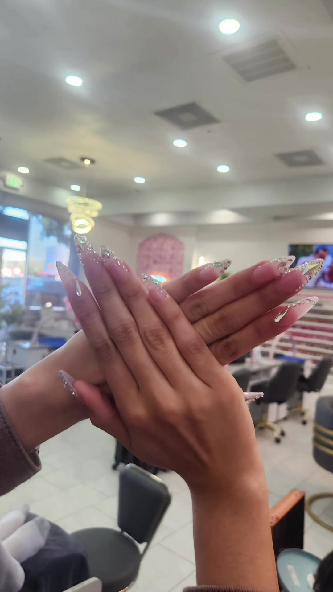 @KR nails and spa