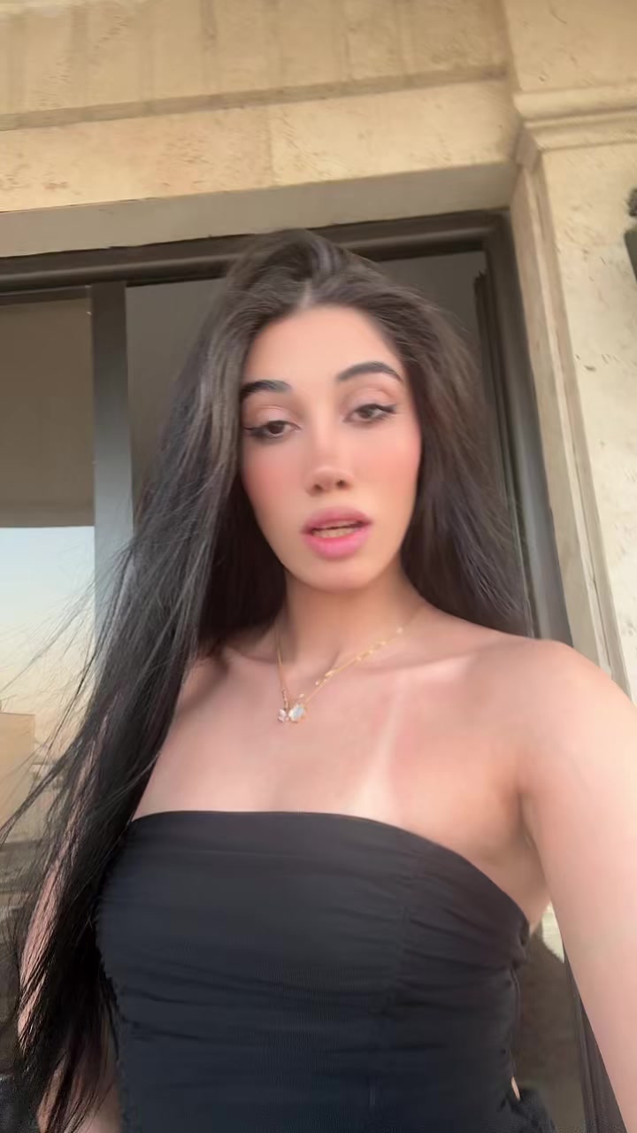 @arianazareei__