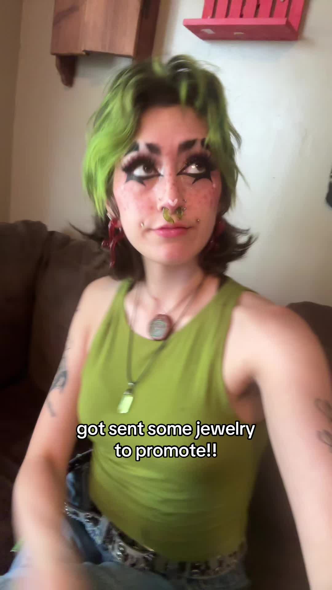 @Ani 🐛🍎