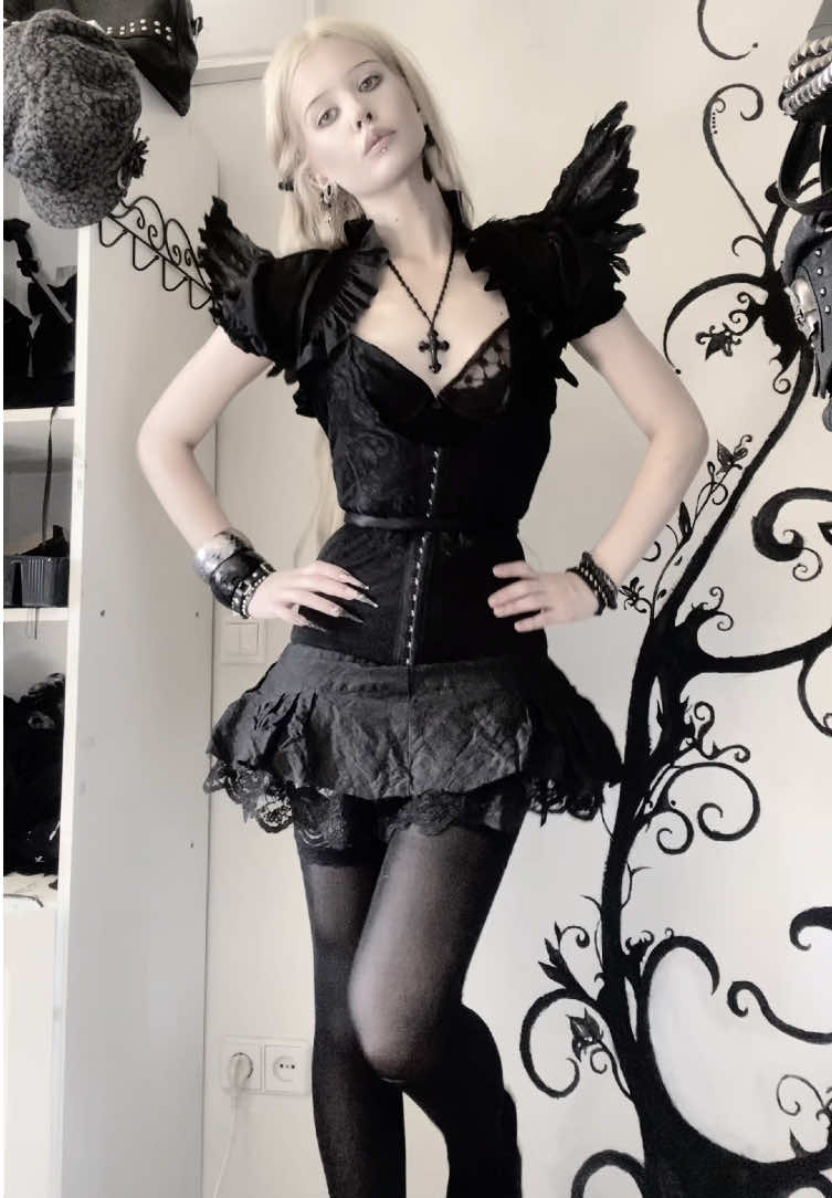 @damnwitchq