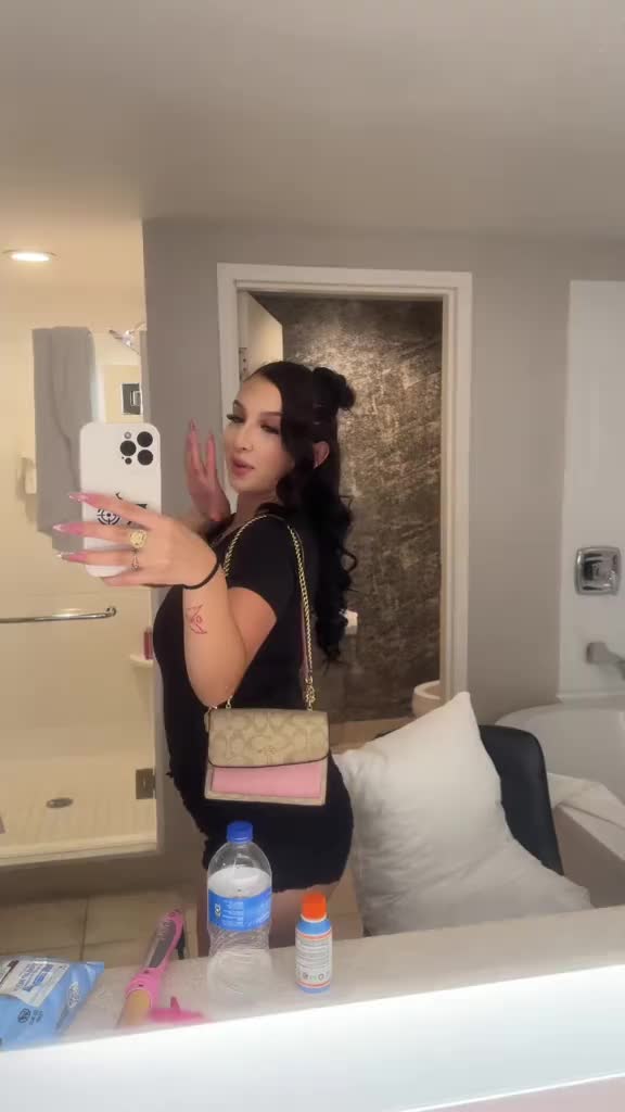 @Leilani🎀