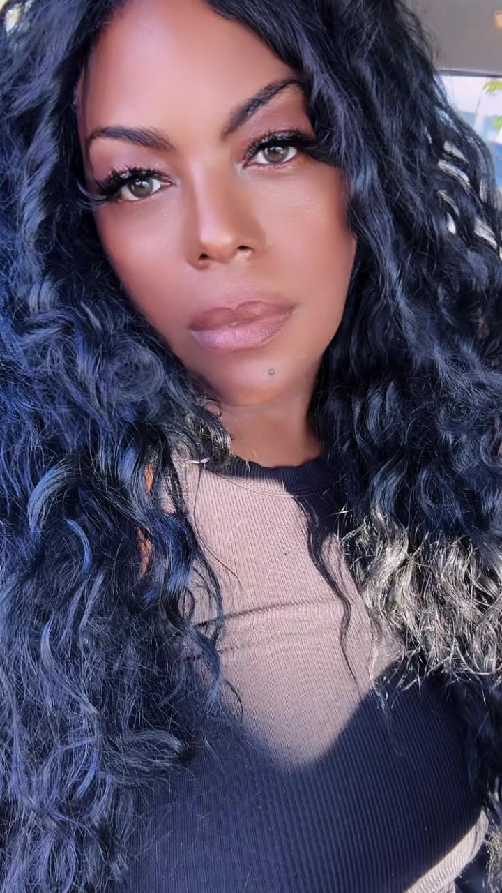 @iamellesully
