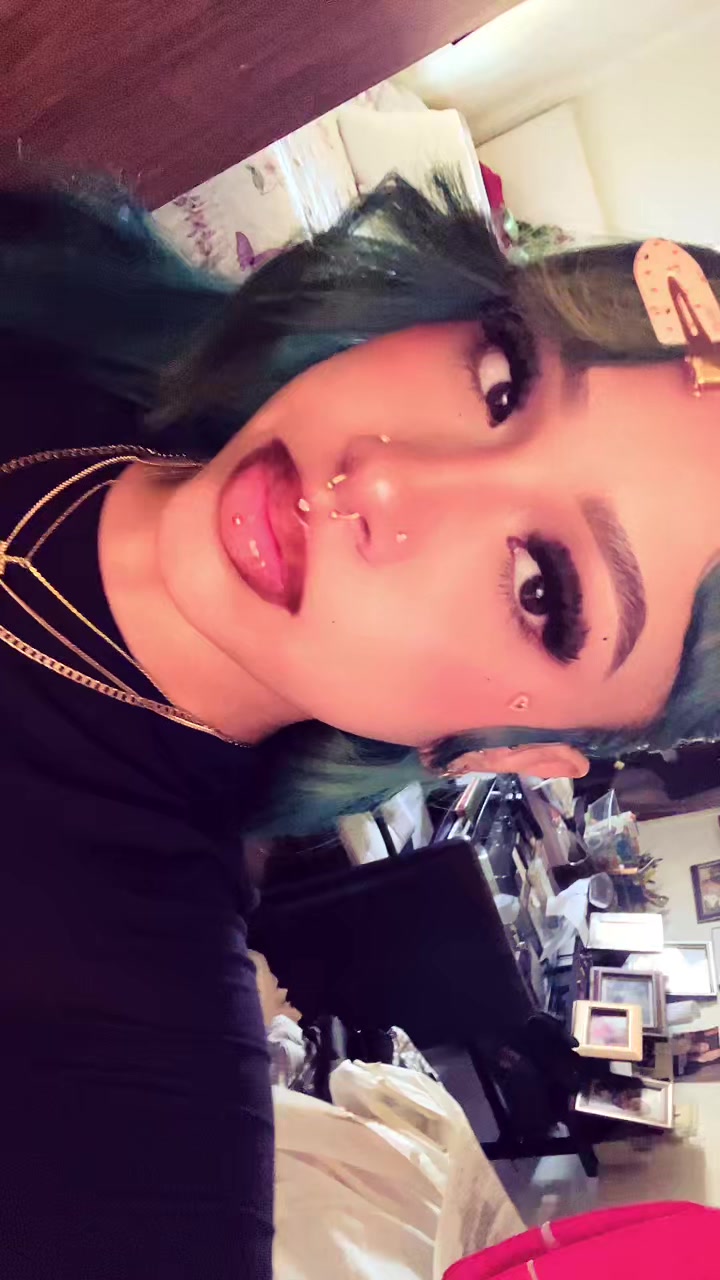 @🫐