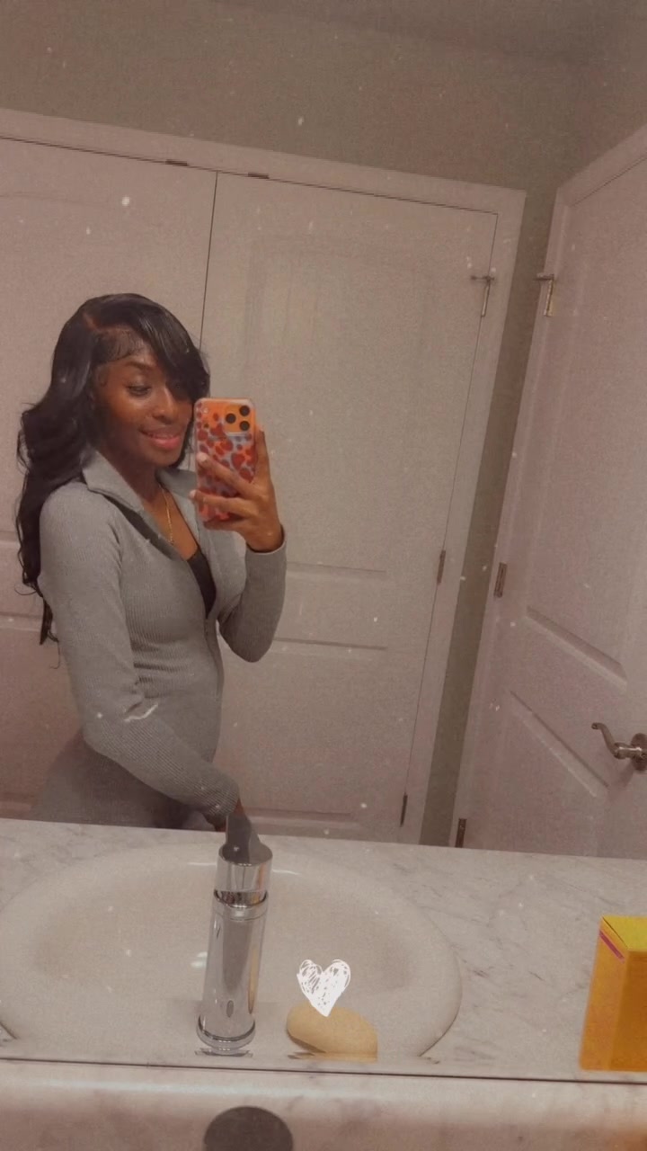 @Ebony Nicole 🍒