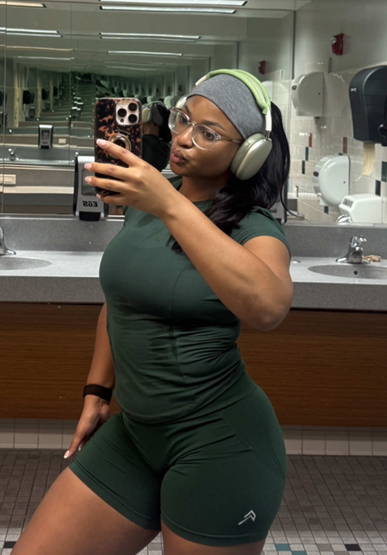 @causeimcourtney_