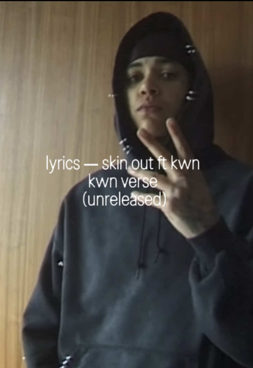 @𝒟